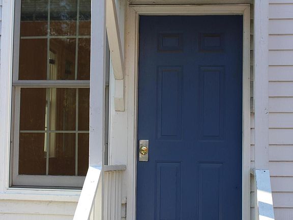 1 of the 2 Private Entrances