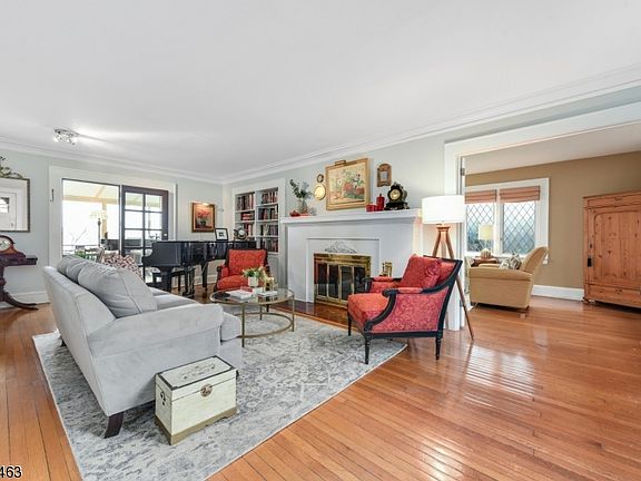 2nd image of 30 Mayhew Dr