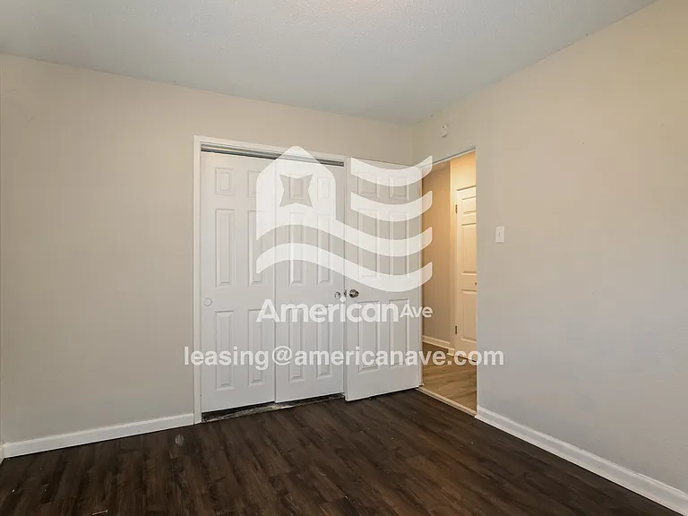 1096499_013_bedroom_13816339.jpg
