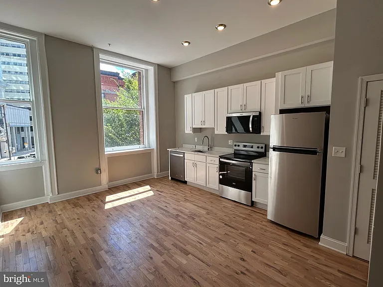 100 W Lexington St #204 — Photo 2