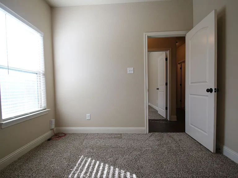 3217-3219 Karen St — Photo 13