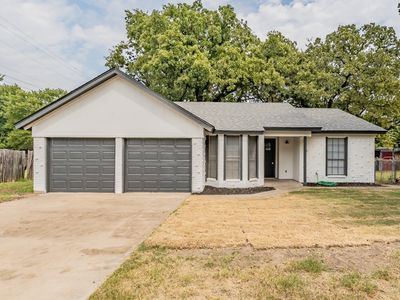336 Oak Ave, Azle, TX, 76020