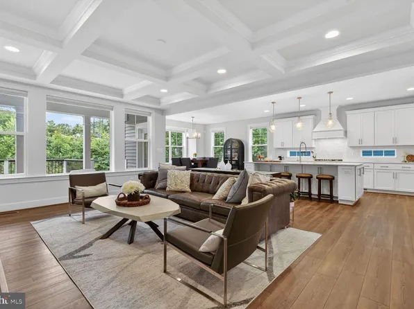 6213 McConnell Ln, Springfield, VA 22152