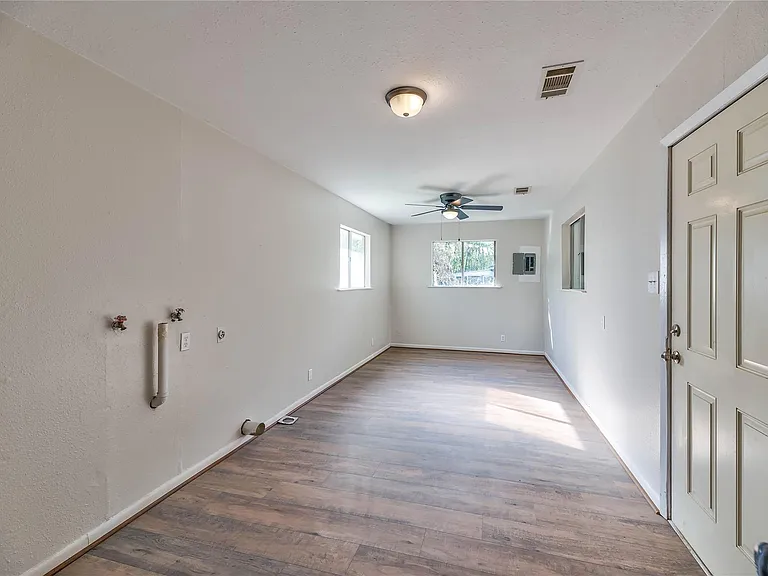 2778 FM 3277 — Photo 10