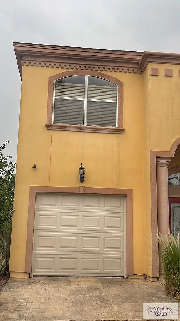 4 bed, 2.5 bath, 1940 sqft, $3,000 — Photo 3