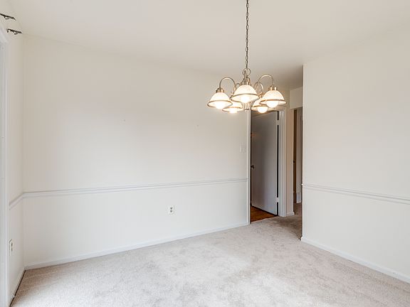 3rd image of 801 Sycamore Ct