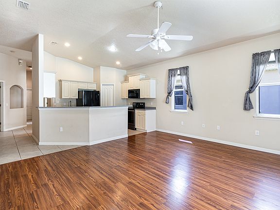 4th image of 591 Wedge Ct SE #1