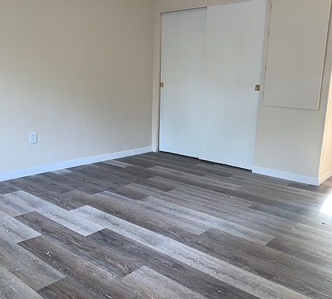 4th image of 2266 Altamont Ave