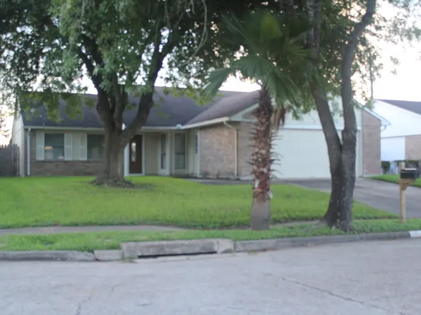 310 Willoughby Dr, Richmond, TX 77469