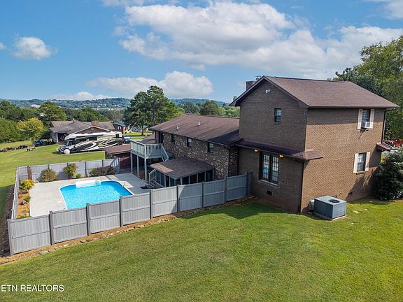 4th image of 498 Montcrest Dr