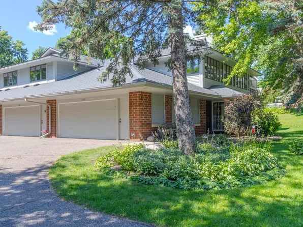 1142 Rose Pl, Roseville, MN 55113