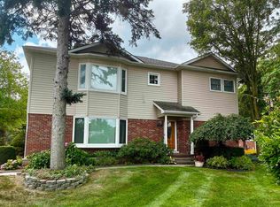 28900 S River Rd, Harrison Township, MI 48045