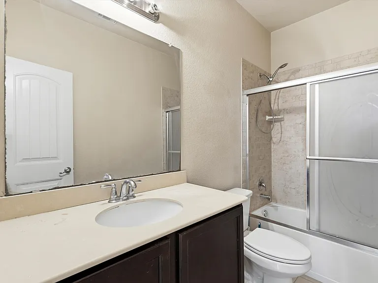 1115 Dickenson Dr — Photo 7