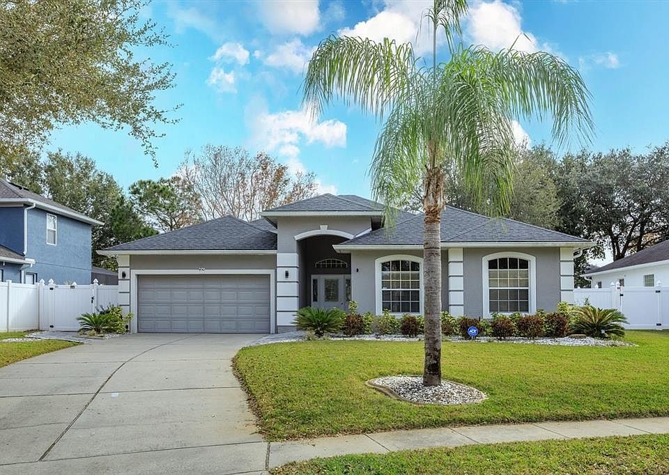 1st image of 450 WOODFORD DRIVE
