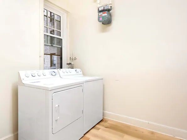 1075 Park Avenue image 13 of 21