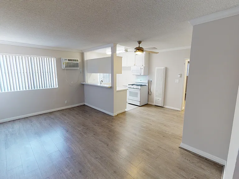 11921 Chandler Blvd — Photo 10