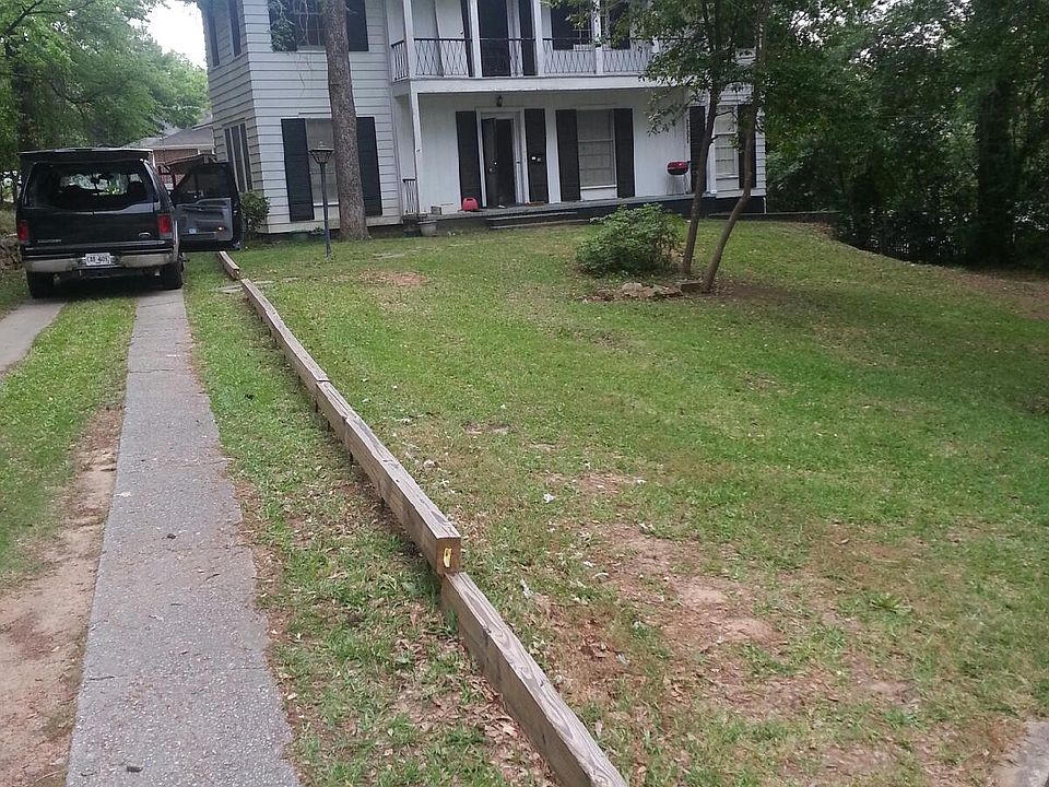 1st image of 921 Curry Dr APT B