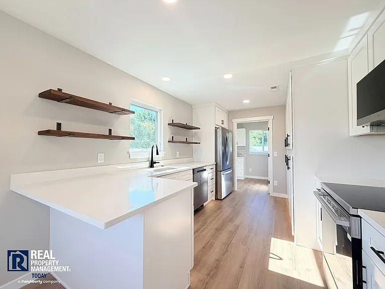 307 Bridge St SE — Photo 5