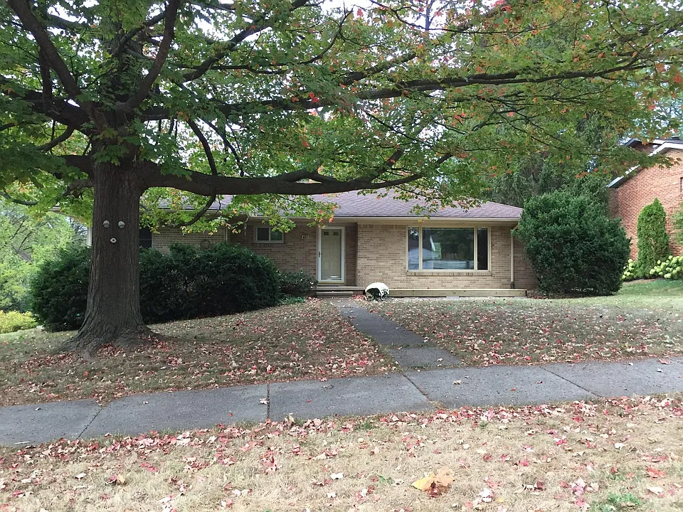Whitehills Dr