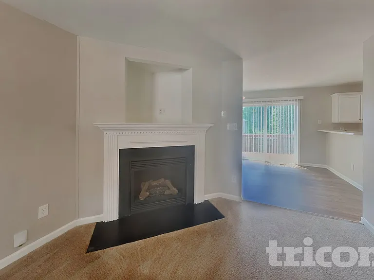 2809 Erinridge Rd — Photo 3