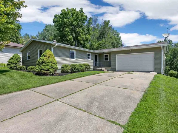 15 Riverview Dr NE, Iowa City, IA 52240