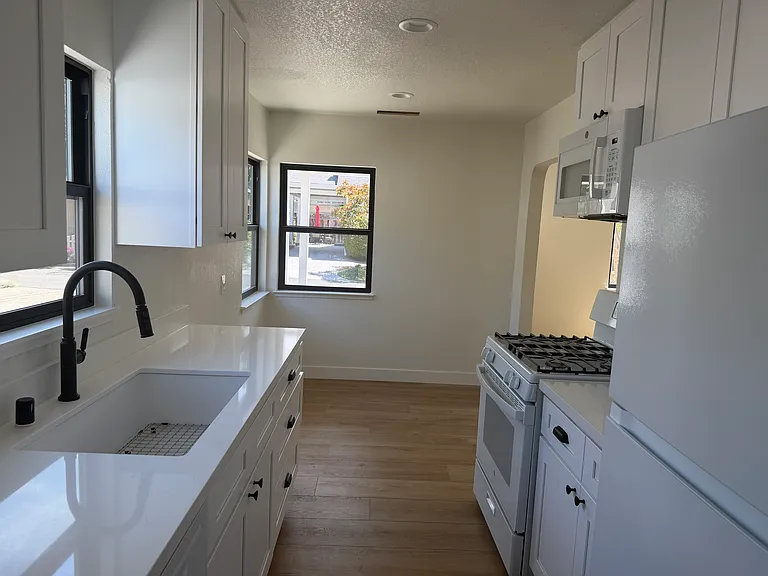 105 Marion Ln — Photo 6