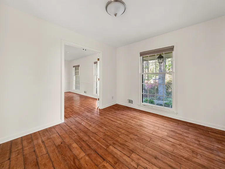 1247 Sycamore Dr — Photo 13
