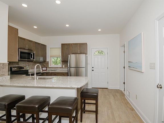 3rd image of 54 Woodside Dr