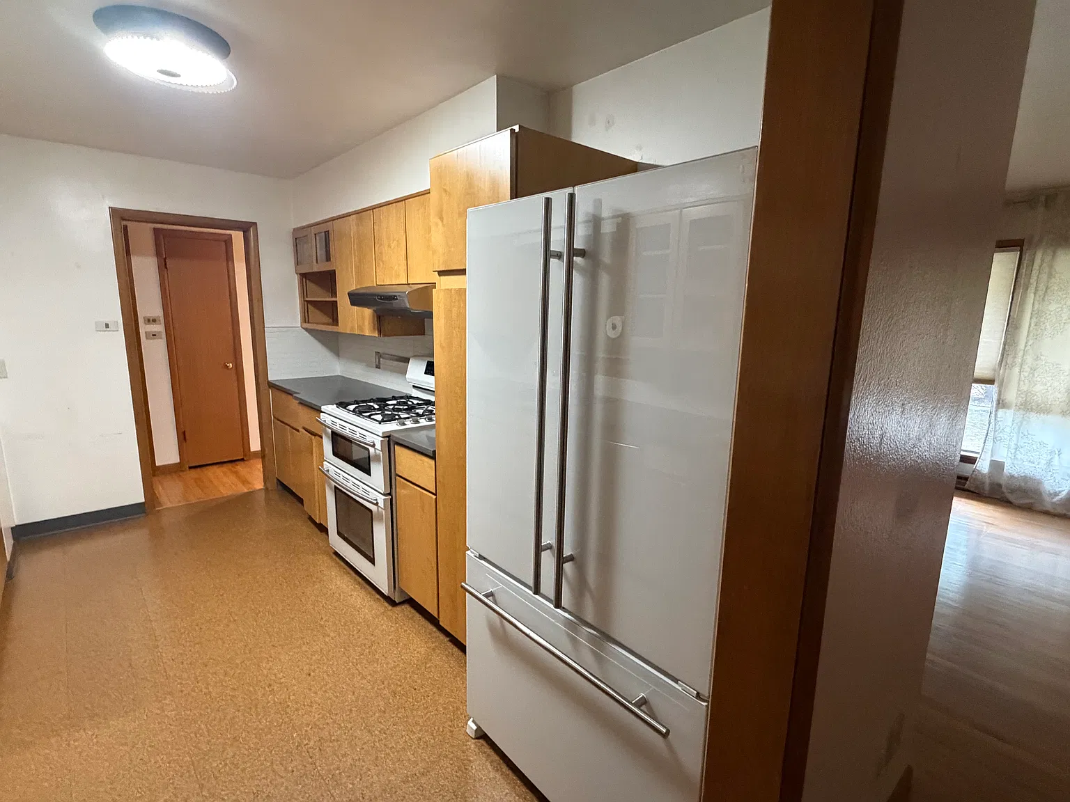 3 bed, 1207 sqft, $2,300 — Photo 4