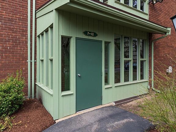 2nd image of 980 Plain St #12