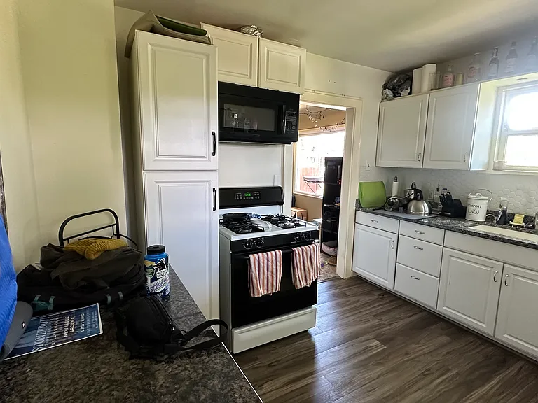 1401 Lakeway Dr #A — Photo 8
