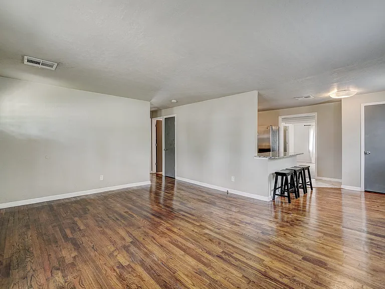 712 Dakota St — Photo 6
