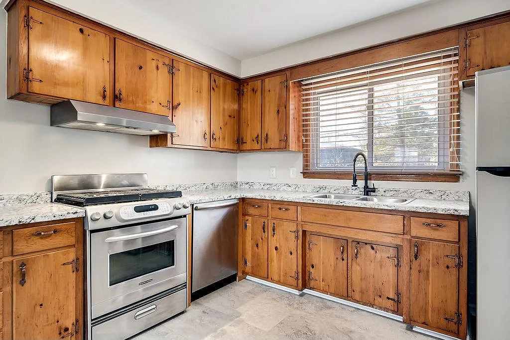 Building Photo - 850 Glendale Dr
