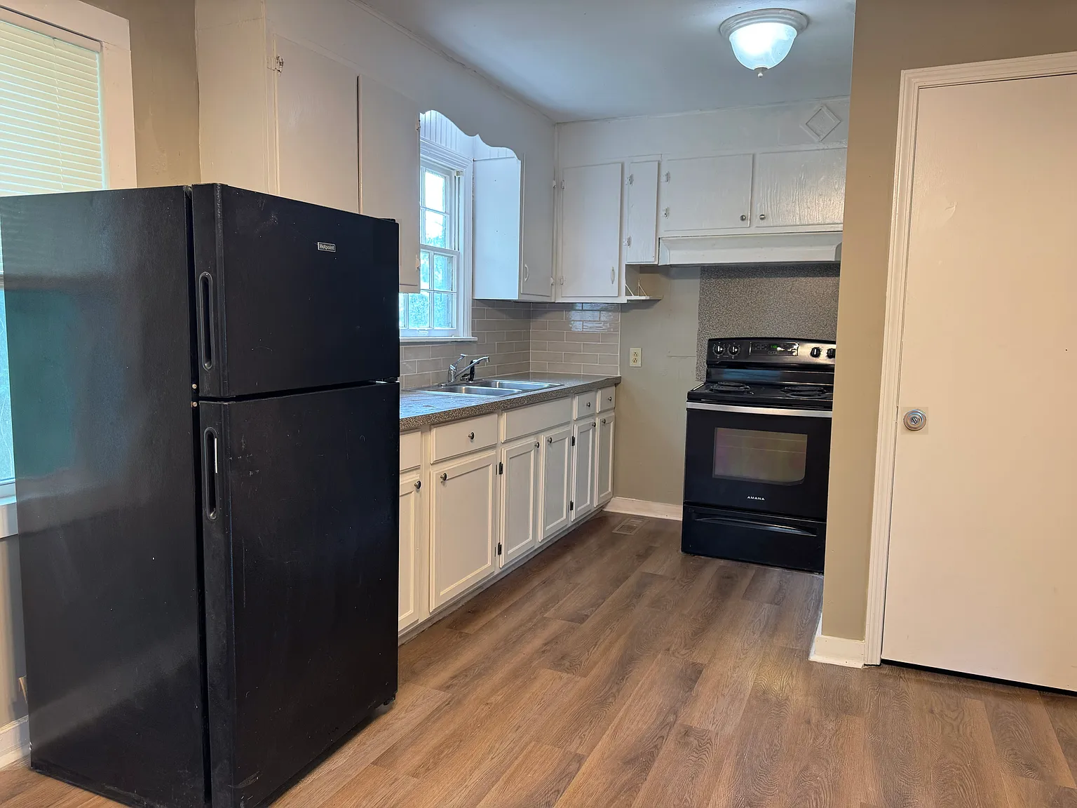 1813 Princeton Dr — Photo 4