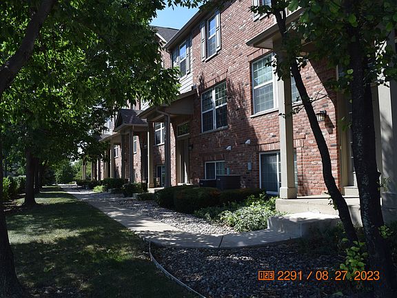 3rd image of 125 Bristol Ln Unit 3