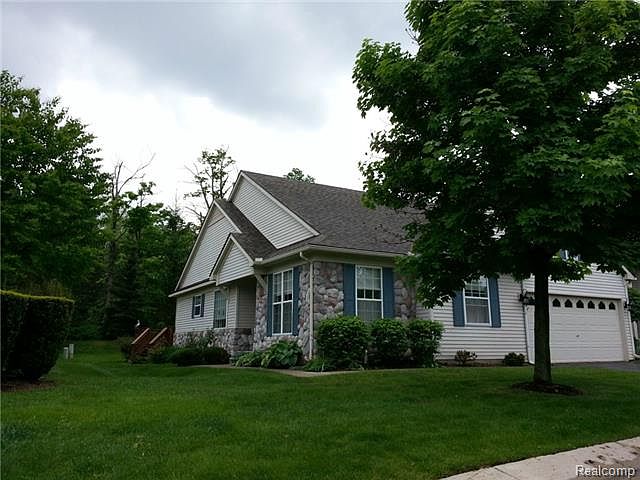 1st image of 2542 Pine Dr #1