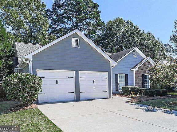 2nd image of 21 Freedom Dr NE
