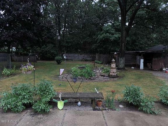 4th image of 1832 N Sheridan Dr