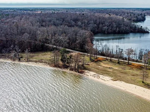 10 Sunken Meadow Rd, Spring Grove, VA 23881