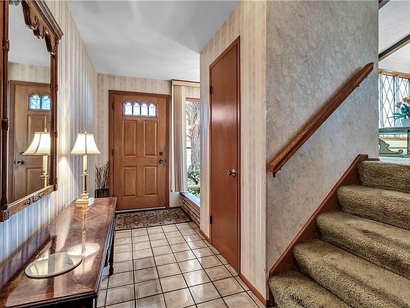 4th image of 142 Rosewood Dr