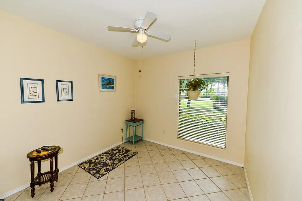 3 bed, 2.0 bath, 1390 sqft, $2,300 — Photo 3