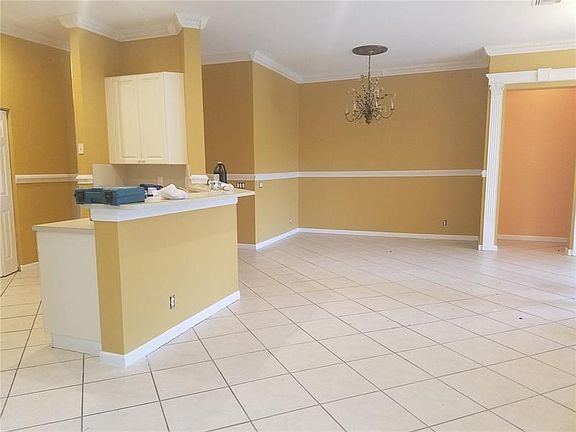 4th image of 1110 Lavender Cir