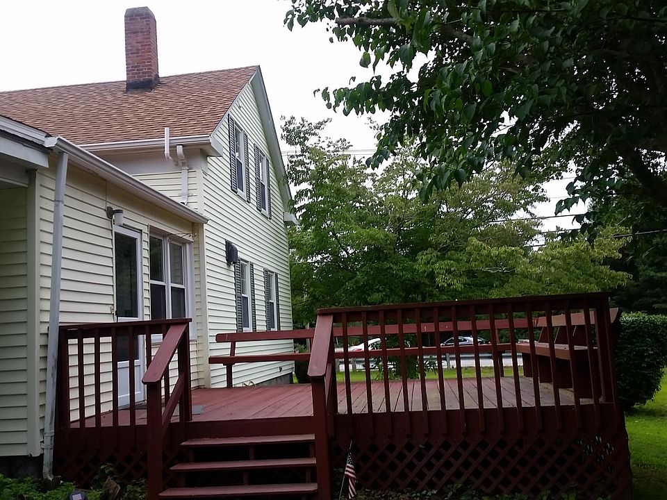 outside deck with built in seating