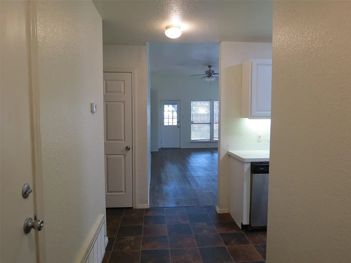 Building Photo - 1503 Serene Oaks Dr