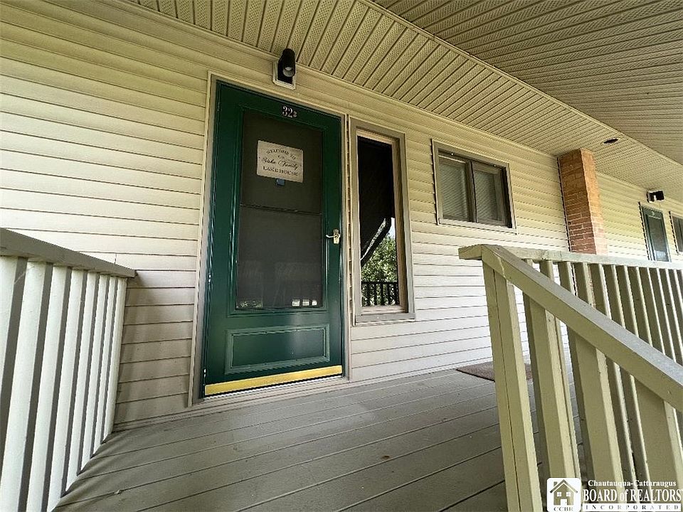 1st image of 32 Mohawk Dr