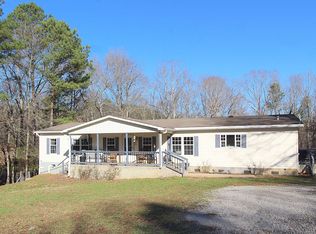 381 Center Rd SE, Silver Creek, GA 30173