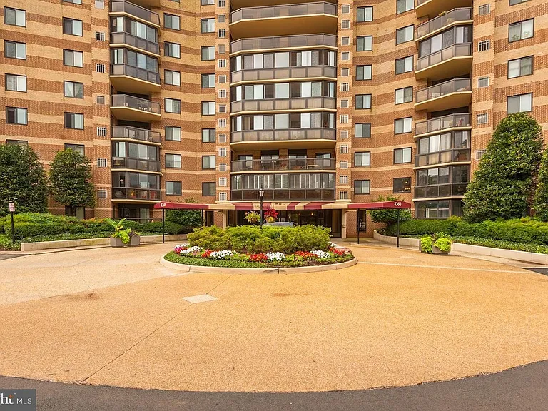8380 Greensboro Dr #1008 — Photo 15