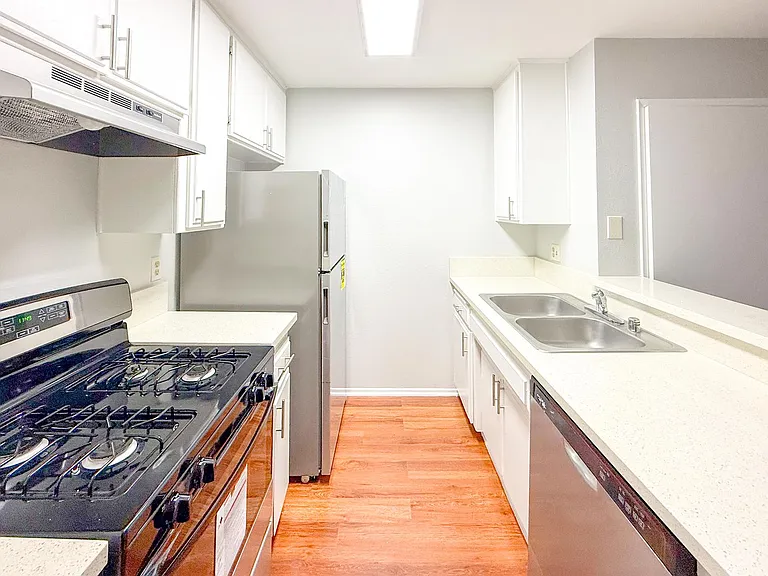 1400 Venice Blvd.- Modern Living in the Heart of Venice Renovated 2 Bedroom Units — Photo 29