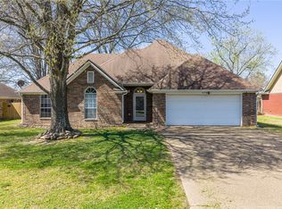 633 Meadowbrook Dr, Alma, AR 72921