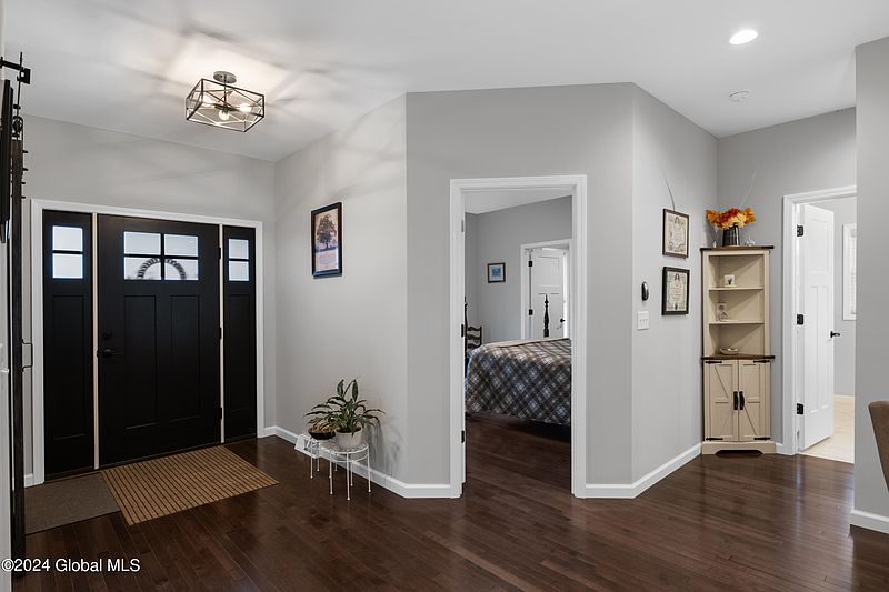 5th image of 914 Duff Bambury Court